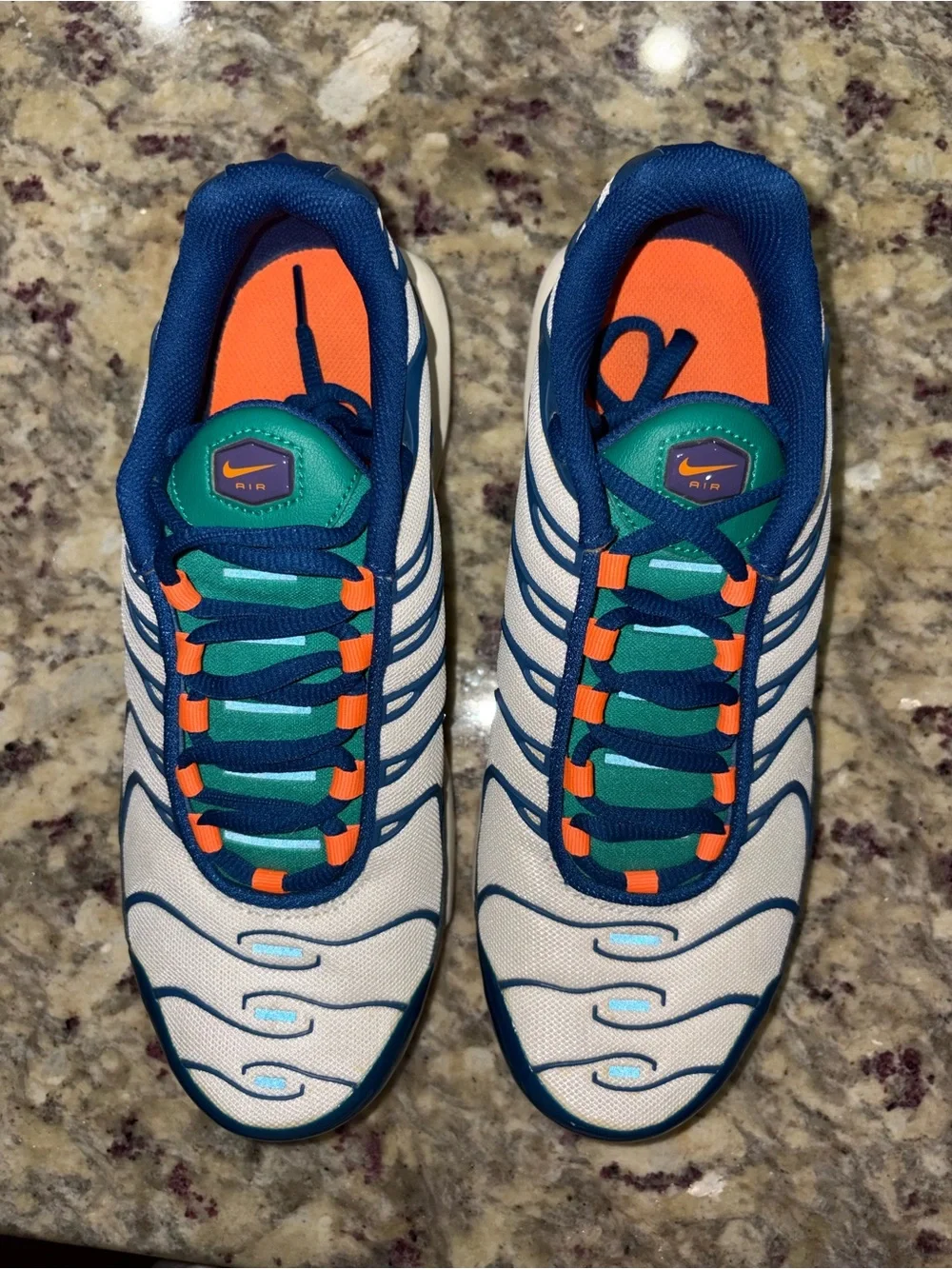 Nike Air Tuned 1 (TN) Kids Boys Size 7Y White/Blue/Green Sneakers